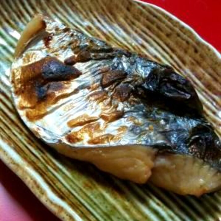 魚の切り身の醤油（ナンプラー）漬け焼き